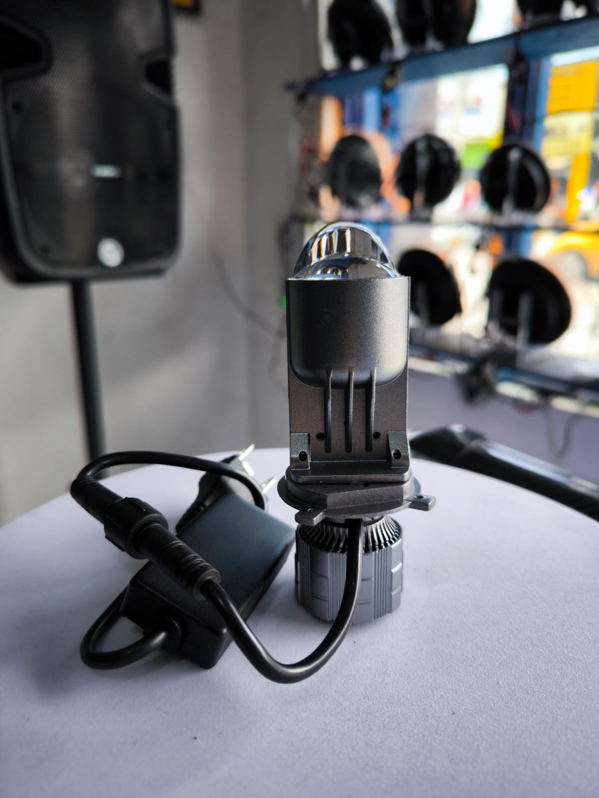 Miniatura 5 de Par Bombillos Bifocal (M011X-H4 WY)